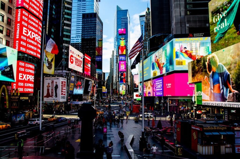 Digital Signage Software Solutions For Transforming Smart Cities 10 digital screens